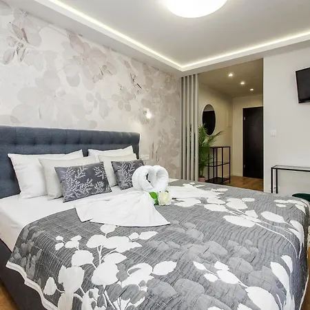 بيت ضيافة Skalinada Sea View 3*